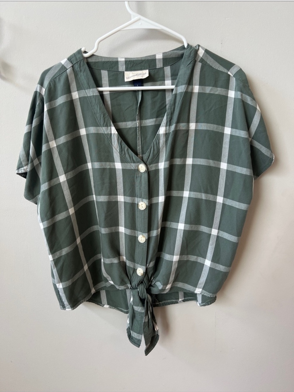 Universal Thread Front Tie Tops - Picture 2 of 7